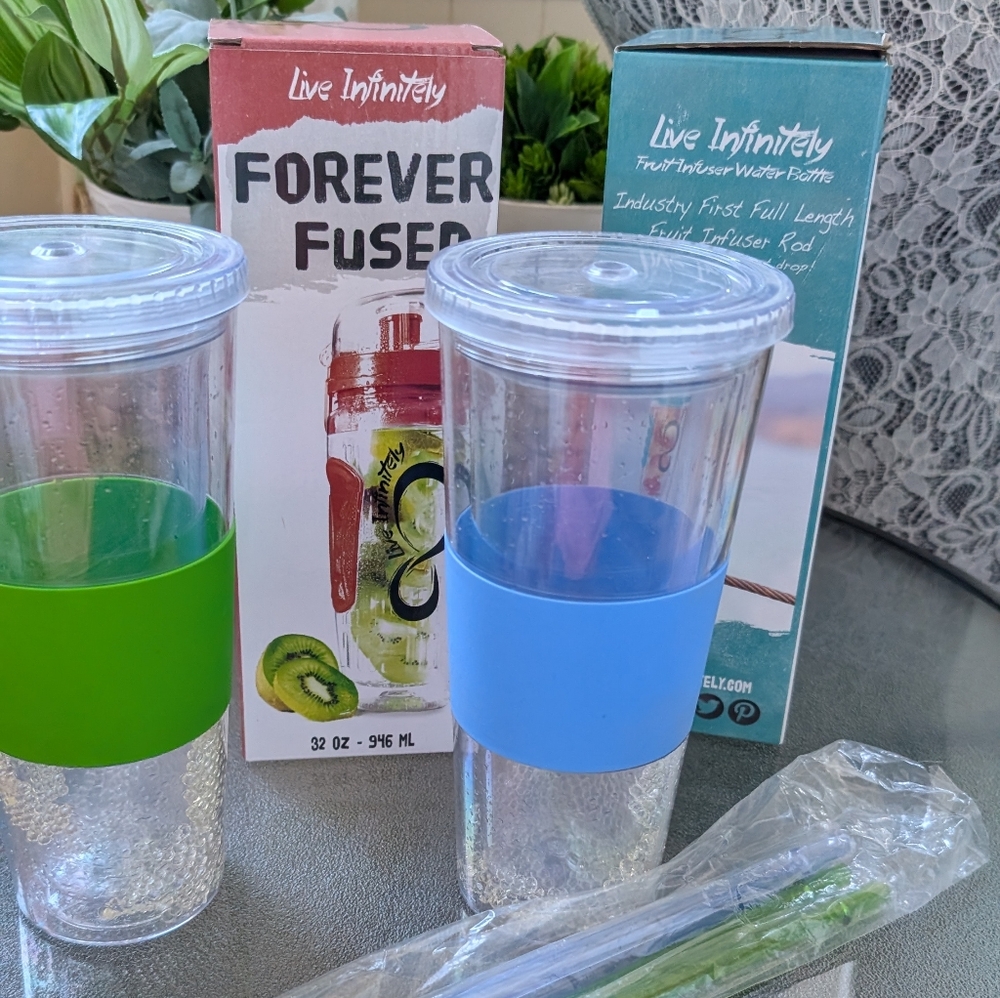 NIB Never Used Lot Of 4 Drinkware